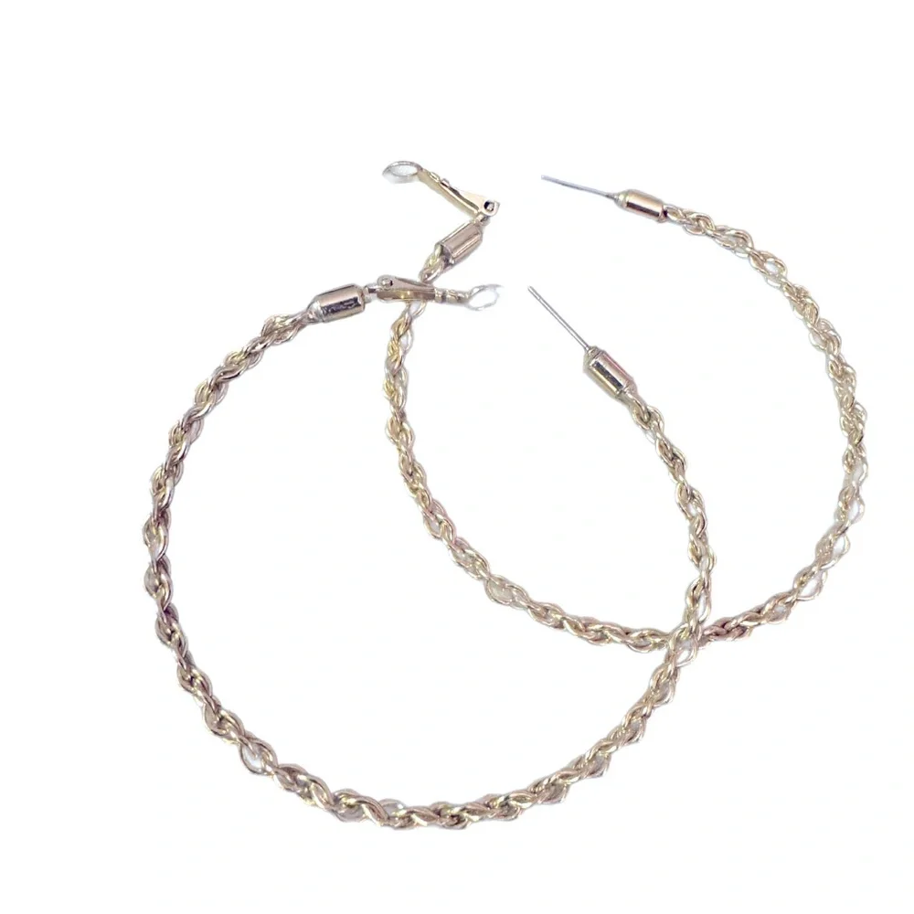 No Brand Gold Hoop Earrings - Picture 2 of 2